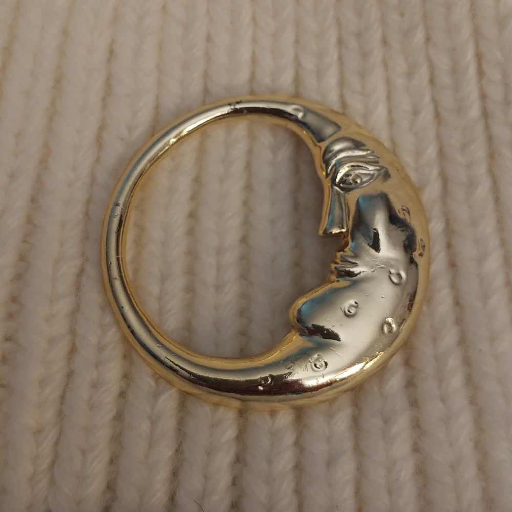 Gold tone Man on the Moon Broach pin
